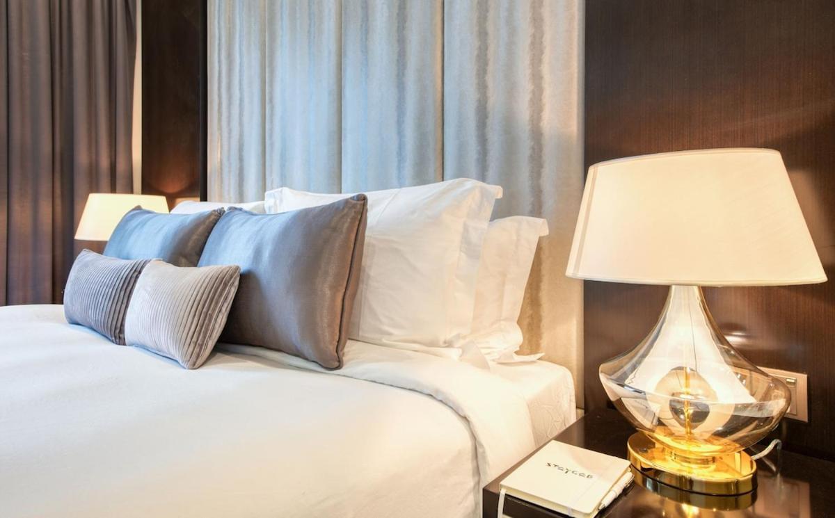 Apartment Burj Khalifa View! 2 Bedroom Luxe With 4 Minute Walk To Mall! Pool And Sauna Access!