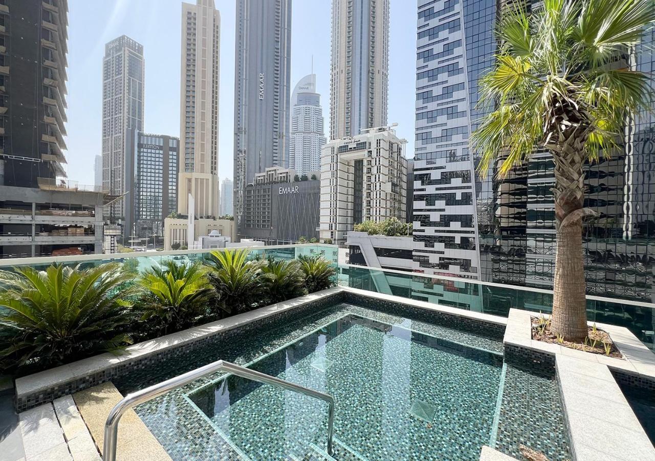 Burj Khalifa View! 2 Bedroom Luxe With 4 Minute Walk To Mall! Pool And Sauna Access! Apartment Dubai
