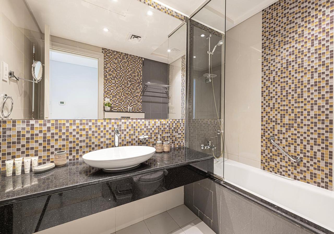 Apartment Burj Khalifa View! 2 Bedroom Luxe With 4 Minute Walk To Mall! Pool And Sauna Access! Dubai