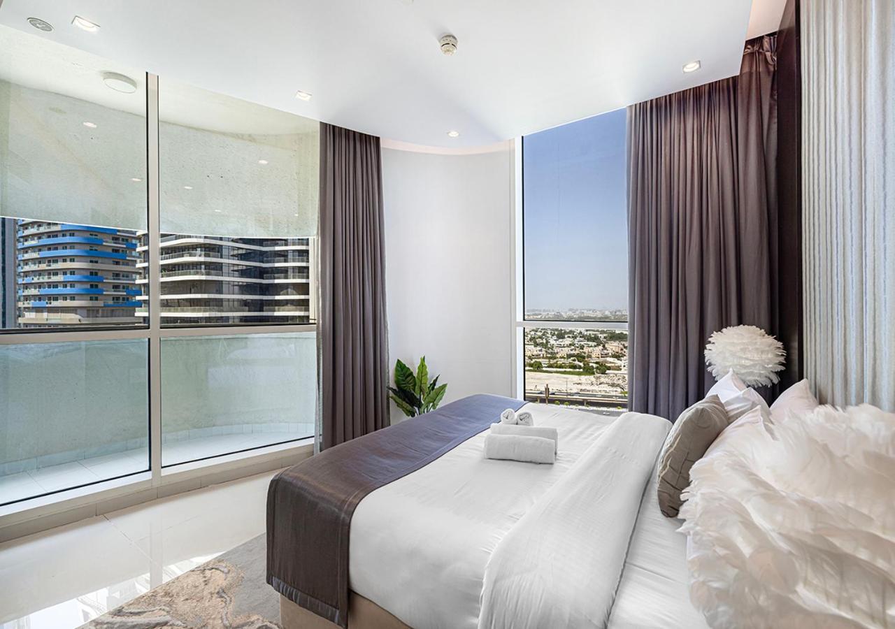 Burj Khalifa View! 2 Bedroom Luxe With 4 Minute Walk To Mall! Pool And Sauna Access! * Dubai
