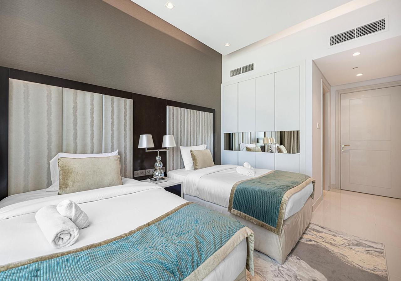 Burj Khalifa View! 2 Bedroom Luxe With 4 Minute Walk To Mall! Pool And Sauna Access! Apartment *