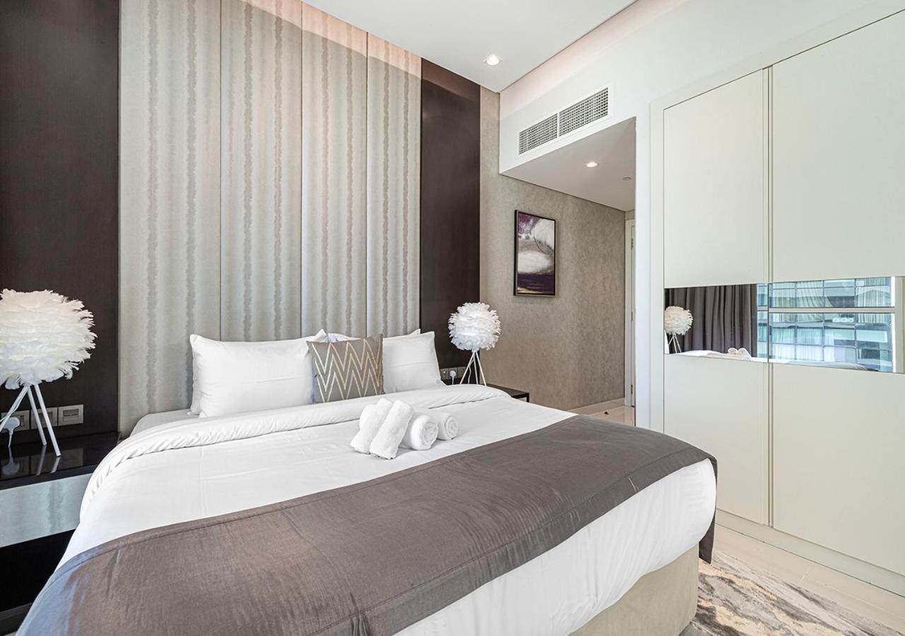 Burj Khalifa View! 2 Bedroom Luxe With 4 Minute Walk To Mall! Pool And Sauna Access! *