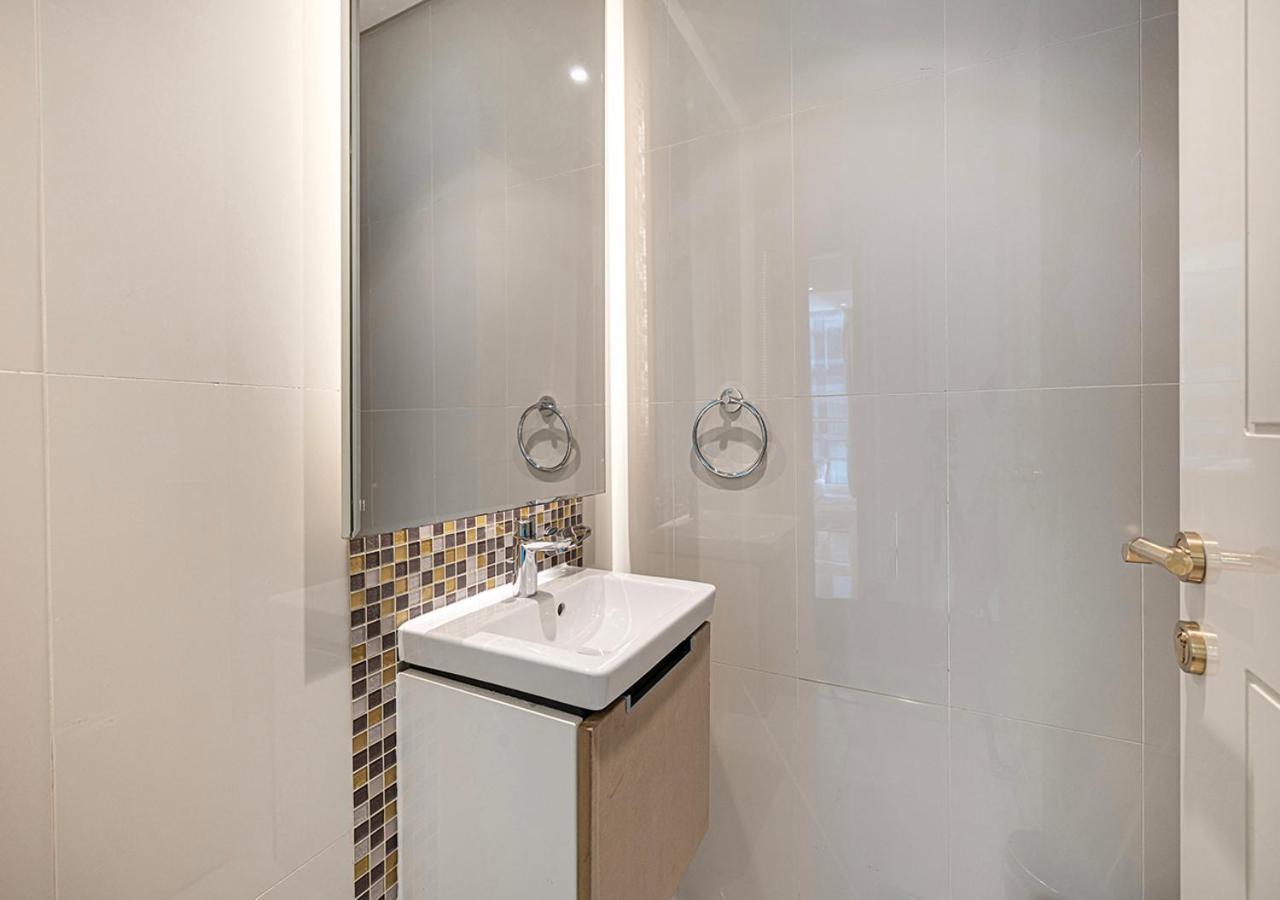 Burj Khalifa View! 2 Bedroom Luxe With 4 Minute Walk To Mall! Pool And Sauna Access! Dubai