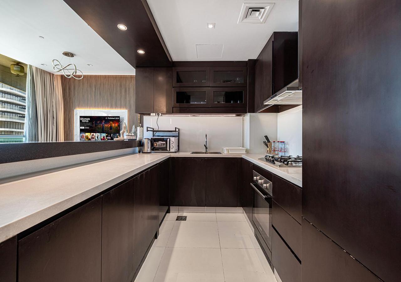 Burj Khalifa View! 2 Bedroom Luxe With 4 Minute Walk To Mall! Pool And Sauna Access! Apartment